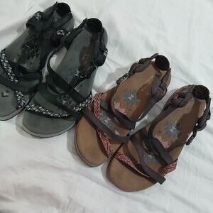 2 pair- Skechers memory foam sandals approx size 10/10.5 fantastic soles